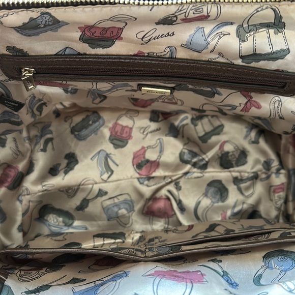 Guess Bag - Picture 14 of 16